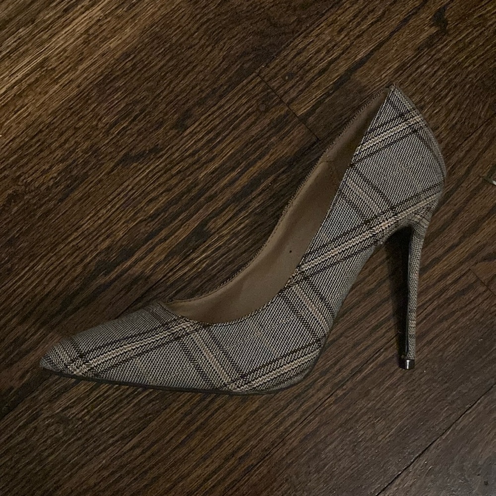 Grey high heels with pattern